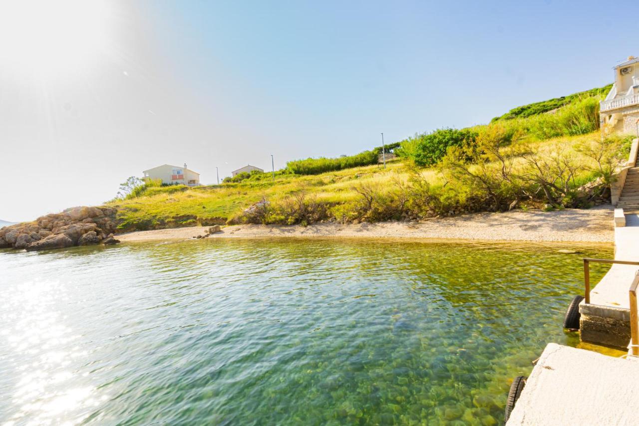 Bepic Quiet Location On A Beautiful Bay Apartment